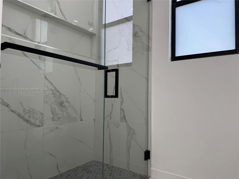 合同活跃: $398,000 (3 贝兹, 2 浴室, 0 平方英尺)