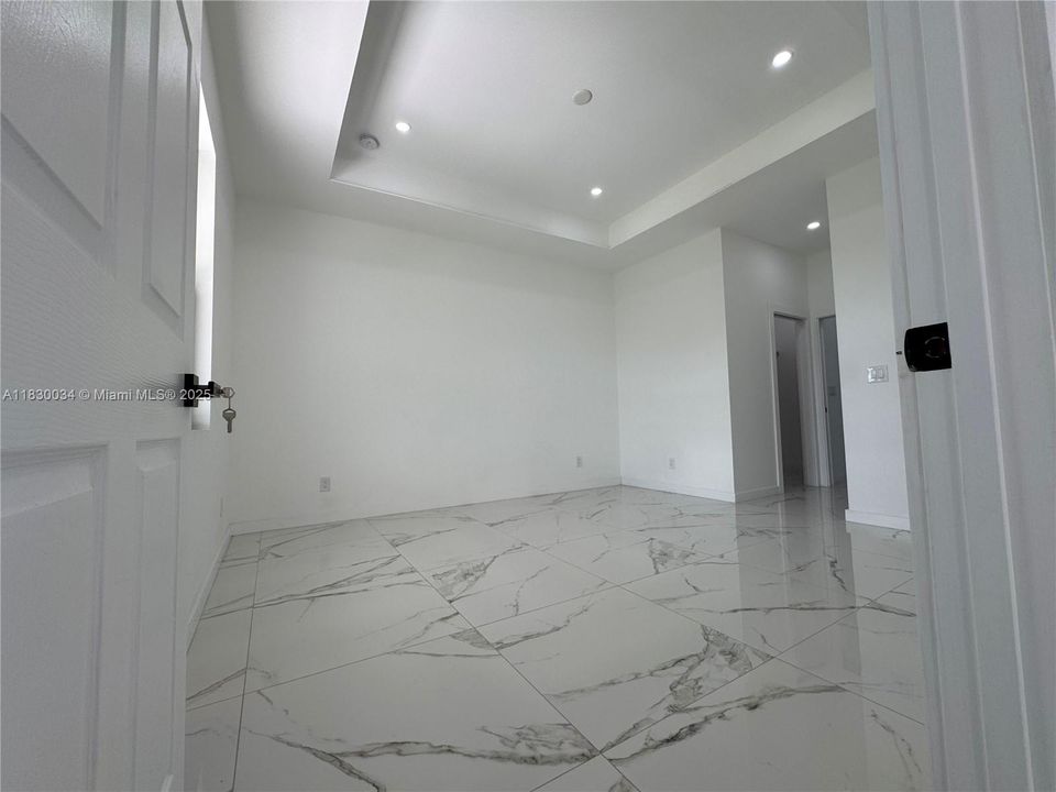 合同活跃: $398,000 (3 贝兹, 2 浴室, 0 平方英尺)