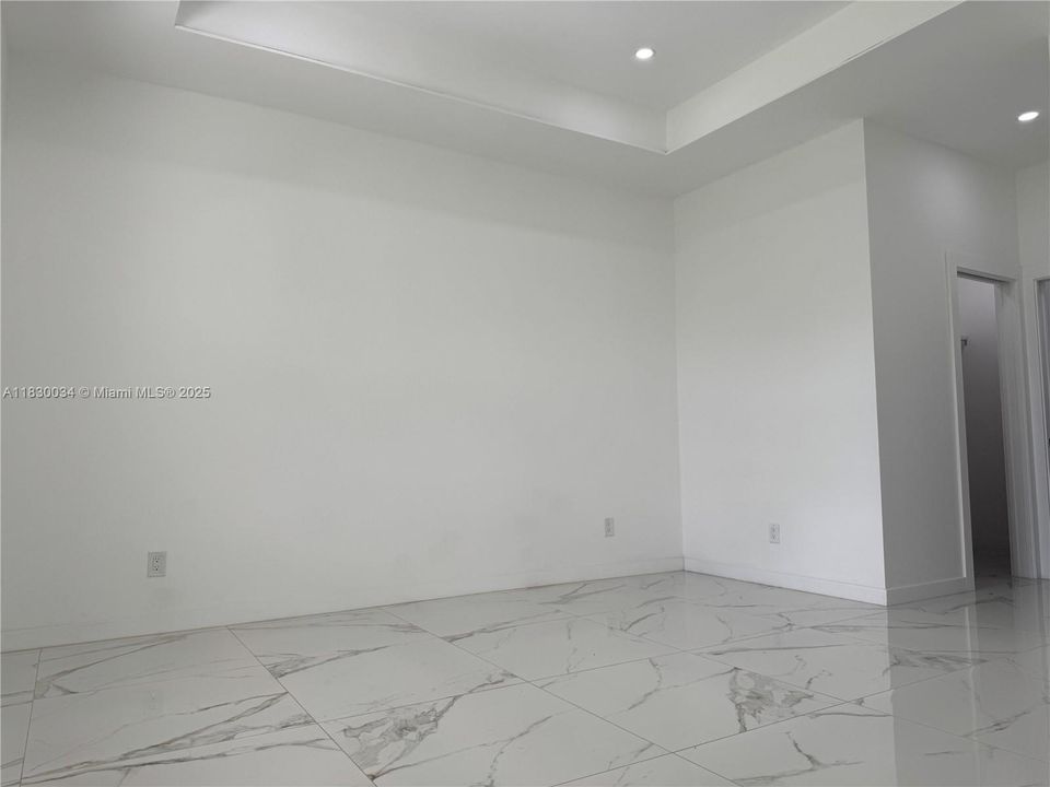 合同活跃: $398,000 (3 贝兹, 2 浴室, 0 平方英尺)