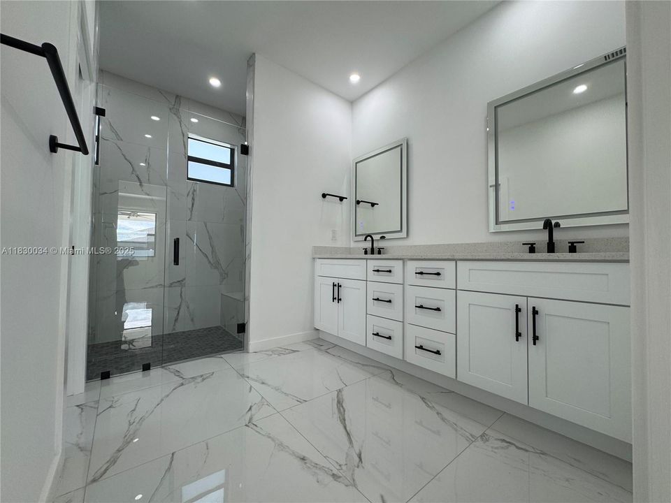 合同活跃: $398,000 (3 贝兹, 2 浴室, 0 平方英尺)