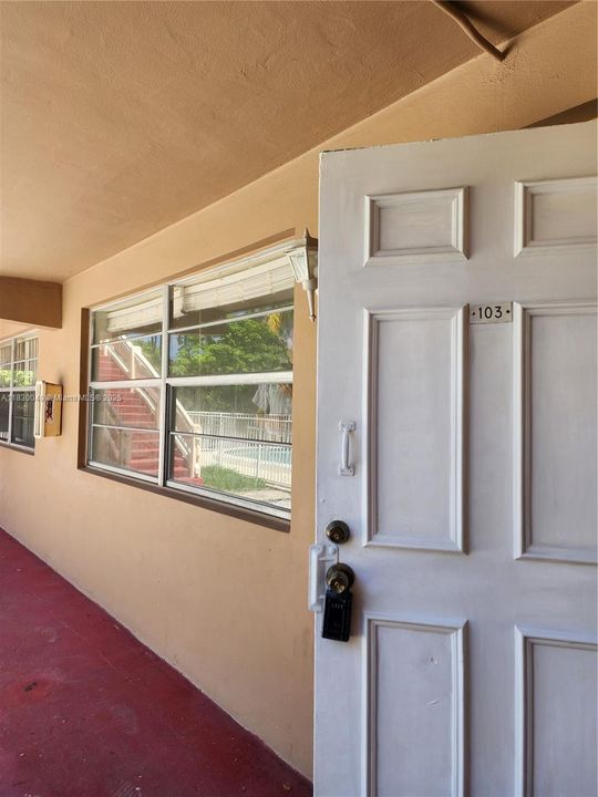 Active With Contract: $160,000 (1 beds, 1 baths, 480 Square Feet)