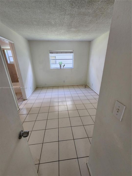 Active With Contract: $160,000 (1 beds, 1 baths, 480 Square Feet)