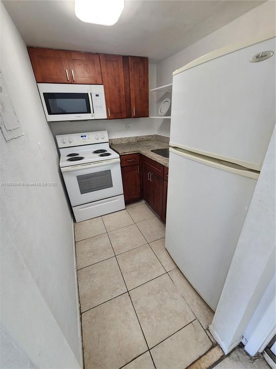 Active With Contract: $160,000 (1 beds, 1 baths, 480 Square Feet)