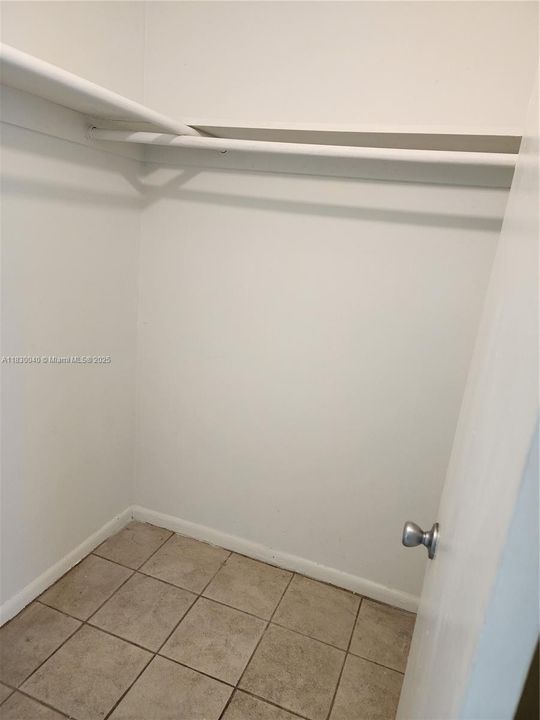 Active With Contract: $160,000 (1 beds, 1 baths, 480 Square Feet)