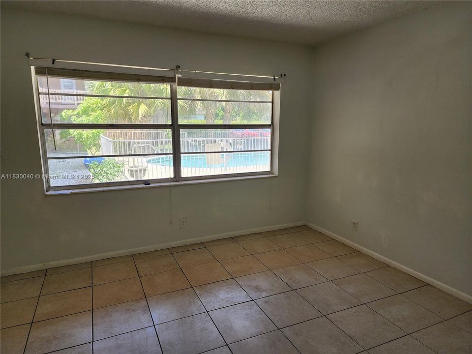 Active With Contract: $160,000 (1 beds, 1 baths, 480 Square Feet)