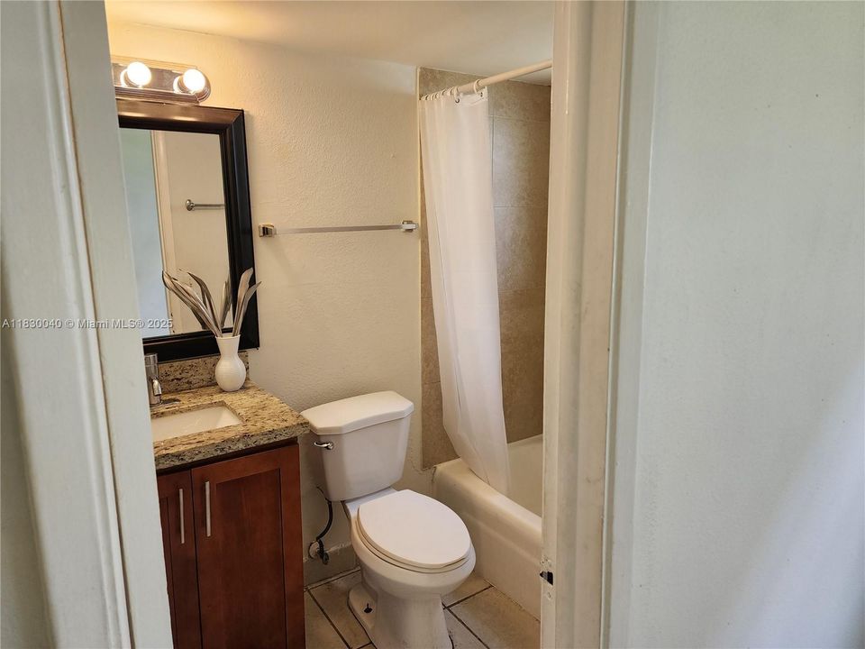 Active With Contract: $160,000 (1 beds, 1 baths, 480 Square Feet)