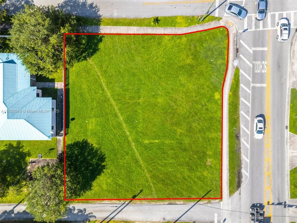 En Venta: $299,000 (0.06 acres)