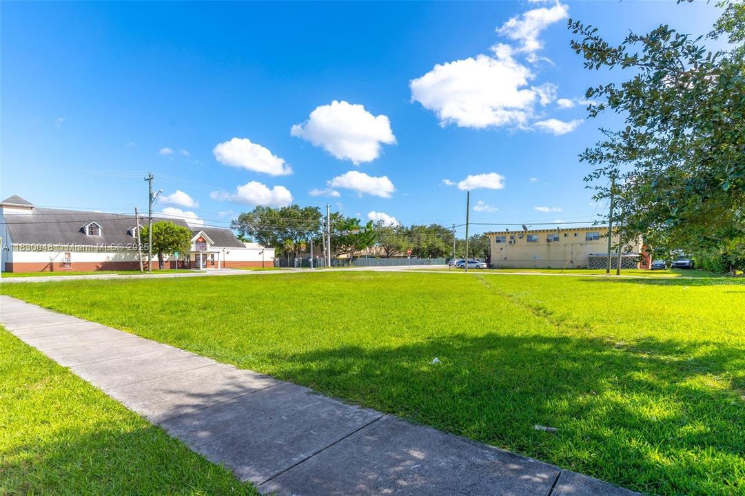 En Venta: $299,000 (0.06 acres)