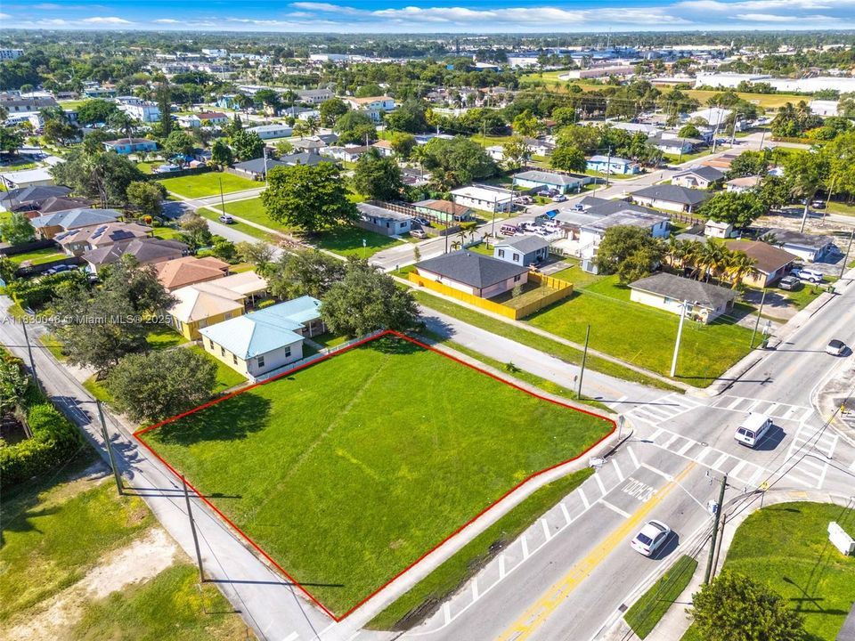 En Venta: $299,000 (0.06 acres)