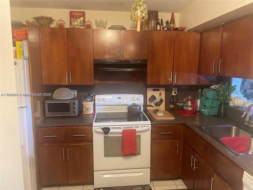 На продажу: $255,000 (3 спален, 2 ванн, 1070 Квадратных фут)