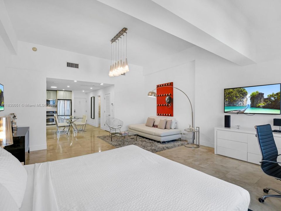 Active With Contract: $699,000 (0 beds, 1 baths, 760 Square Feet)