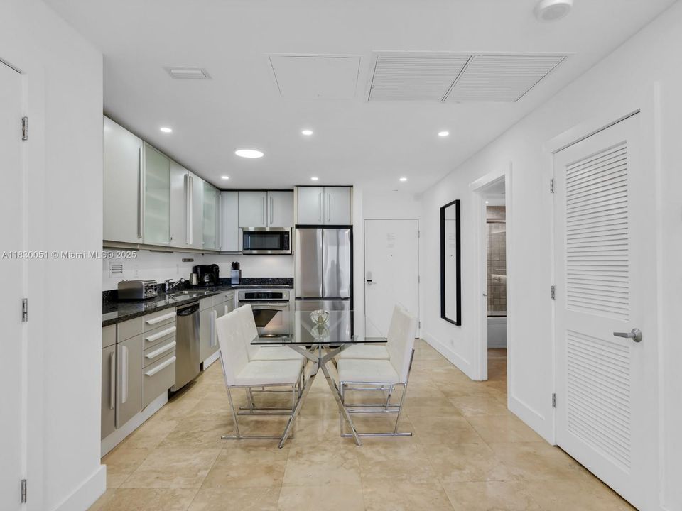 Active With Contract: $699,000 (0 beds, 1 baths, 760 Square Feet)