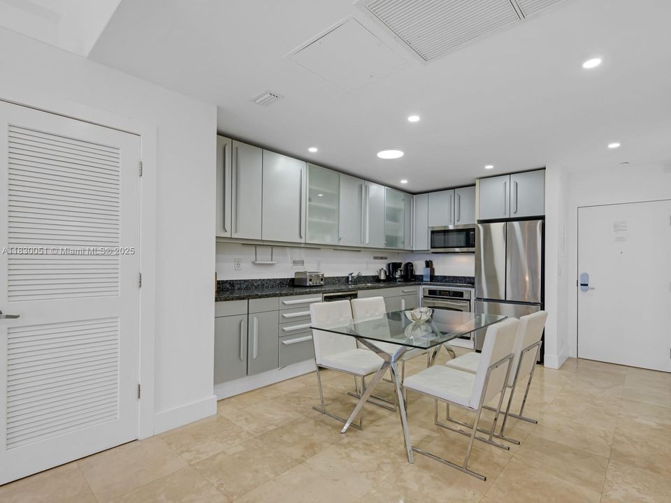 Active With Contract: $699,000 (0 beds, 1 baths, 760 Square Feet)