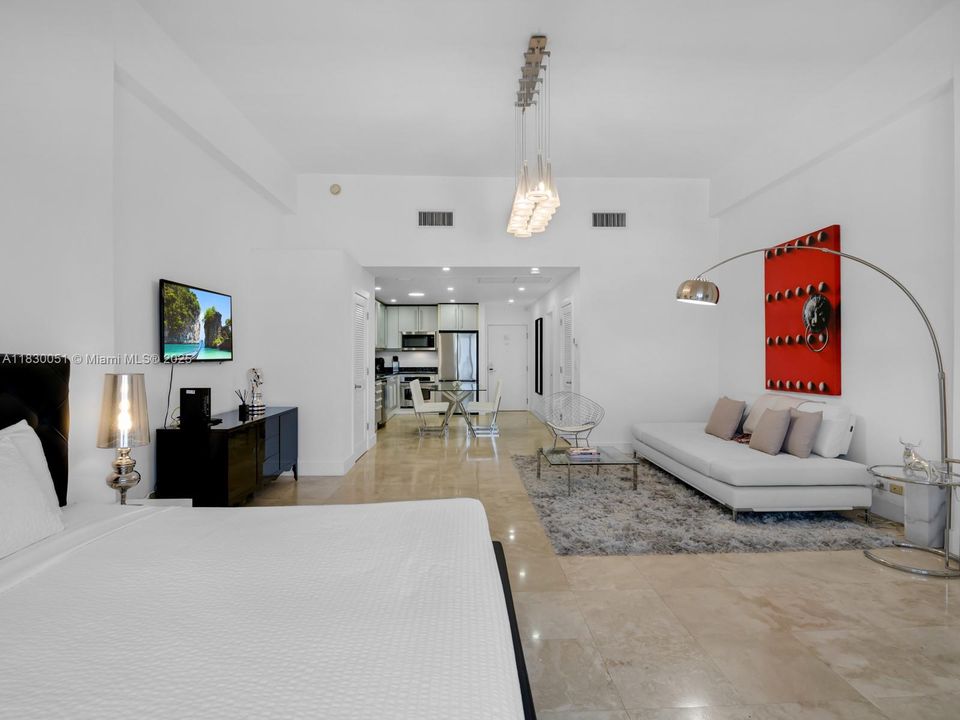 Active With Contract: $699,000 (0 beds, 1 baths, 760 Square Feet)