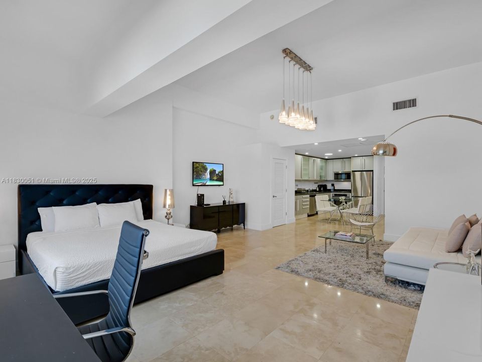 Active With Contract: $699,000 (0 beds, 1 baths, 760 Square Feet)