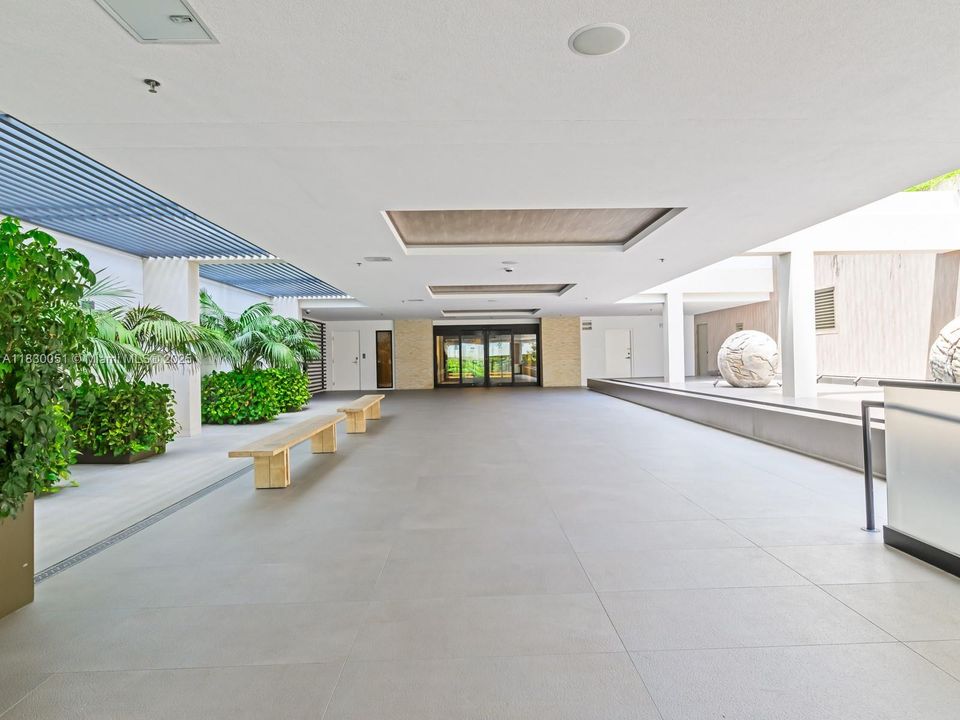 Active With Contract: $699,000 (0 beds, 1 baths, 760 Square Feet)