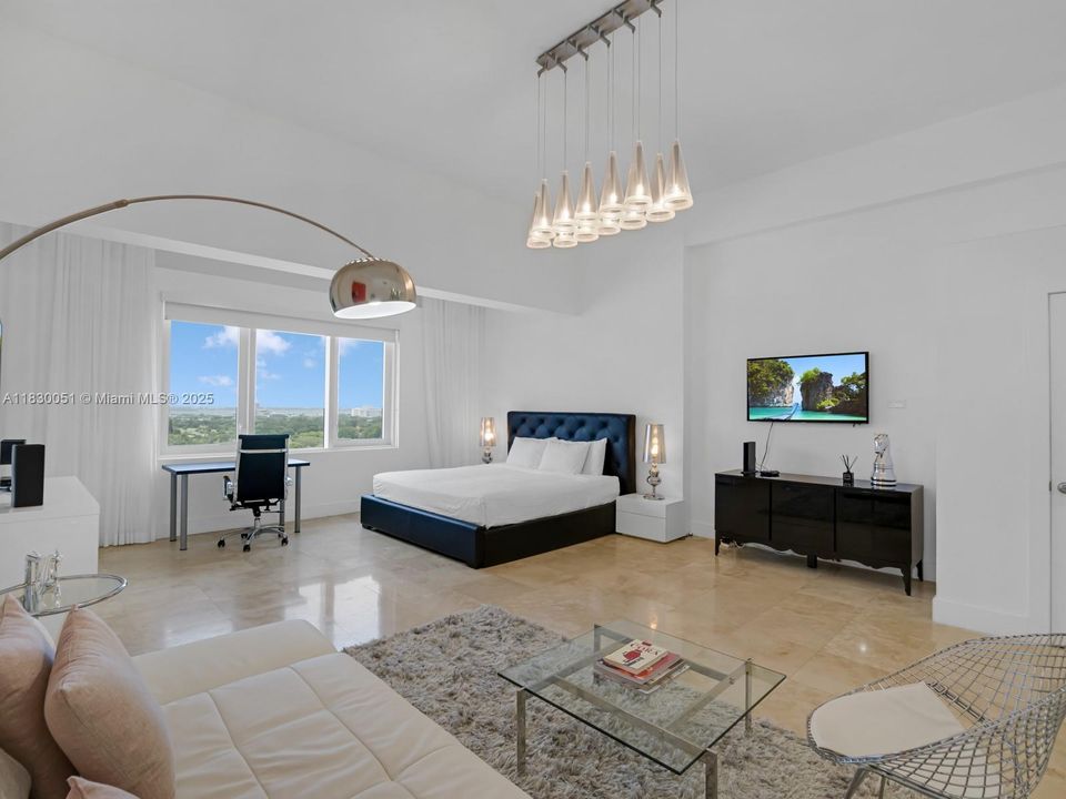 Active With Contract: $699,000 (0 beds, 1 baths, 760 Square Feet)