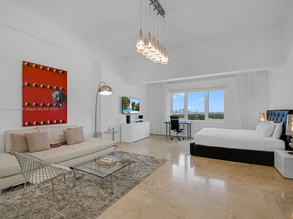 Active With Contract: $699,000 (0 beds, 1 baths, 760 Square Feet)