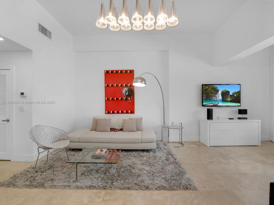 Active With Contract: $699,000 (0 beds, 1 baths, 760 Square Feet)