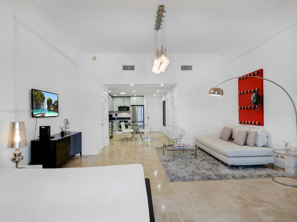 Active With Contract: $699,000 (0 beds, 1 baths, 760 Square Feet)