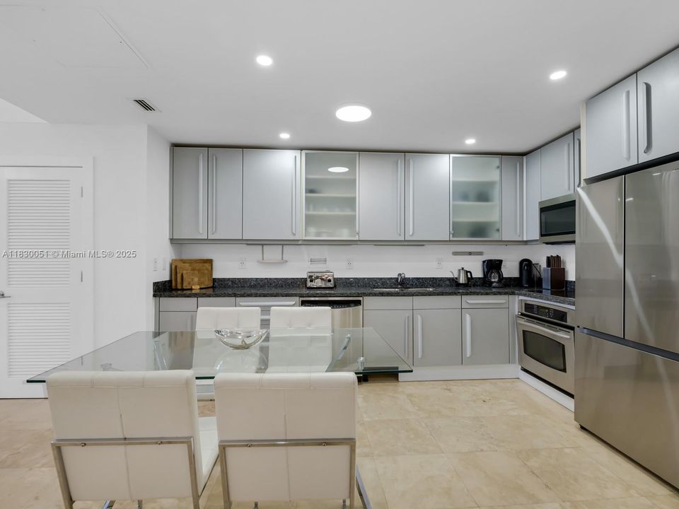 Active With Contract: $699,000 (0 beds, 1 baths, 760 Square Feet)