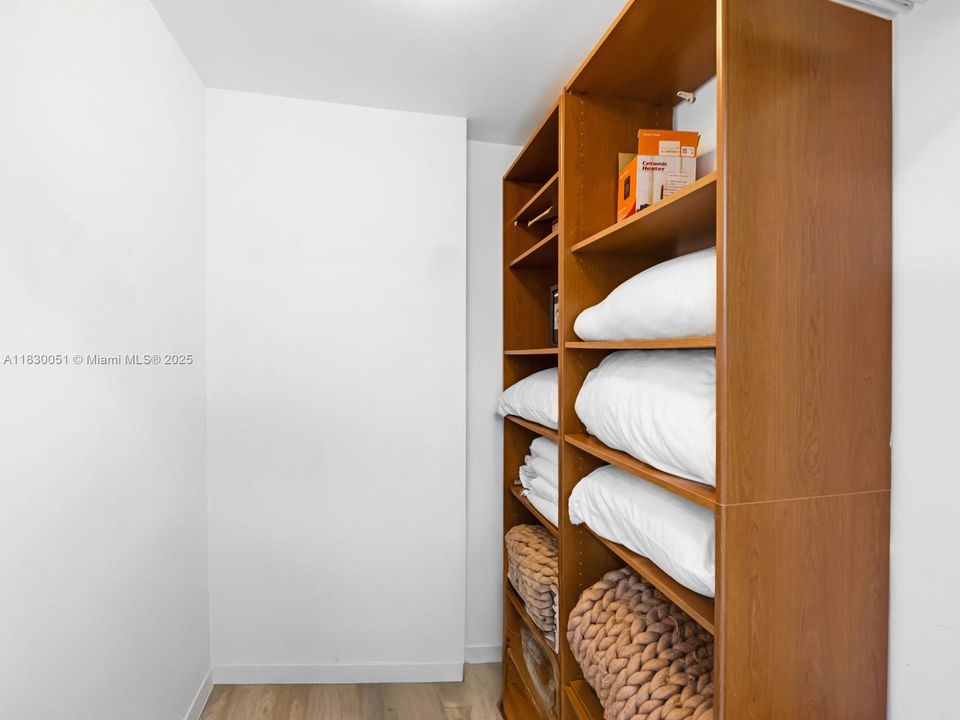 Active With Contract: $699,000 (0 beds, 1 baths, 760 Square Feet)