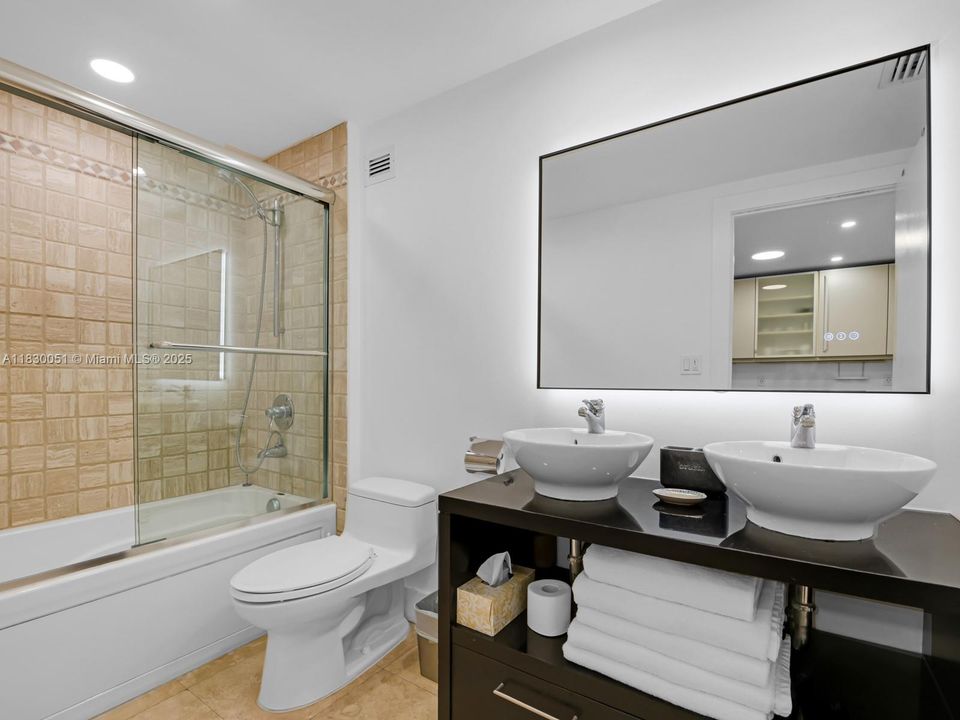 Active With Contract: $699,000 (0 beds, 1 baths, 760 Square Feet)