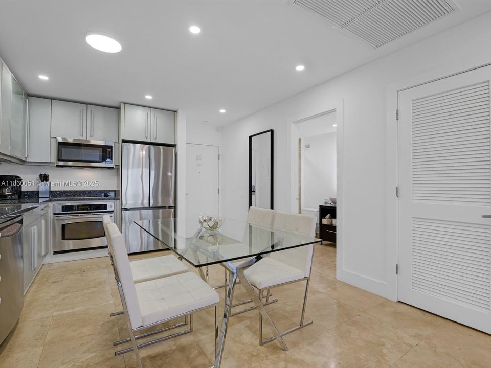 Active With Contract: $699,000 (0 beds, 1 baths, 760 Square Feet)