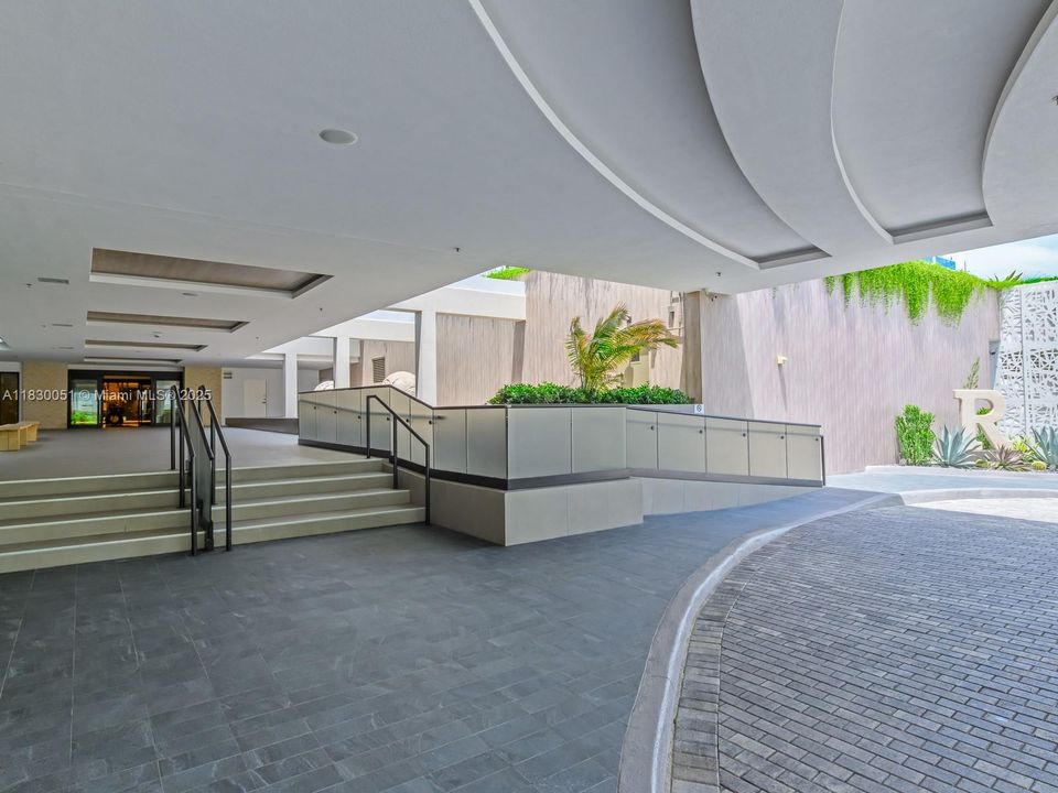 Active With Contract: $699,000 (0 beds, 1 baths, 760 Square Feet)