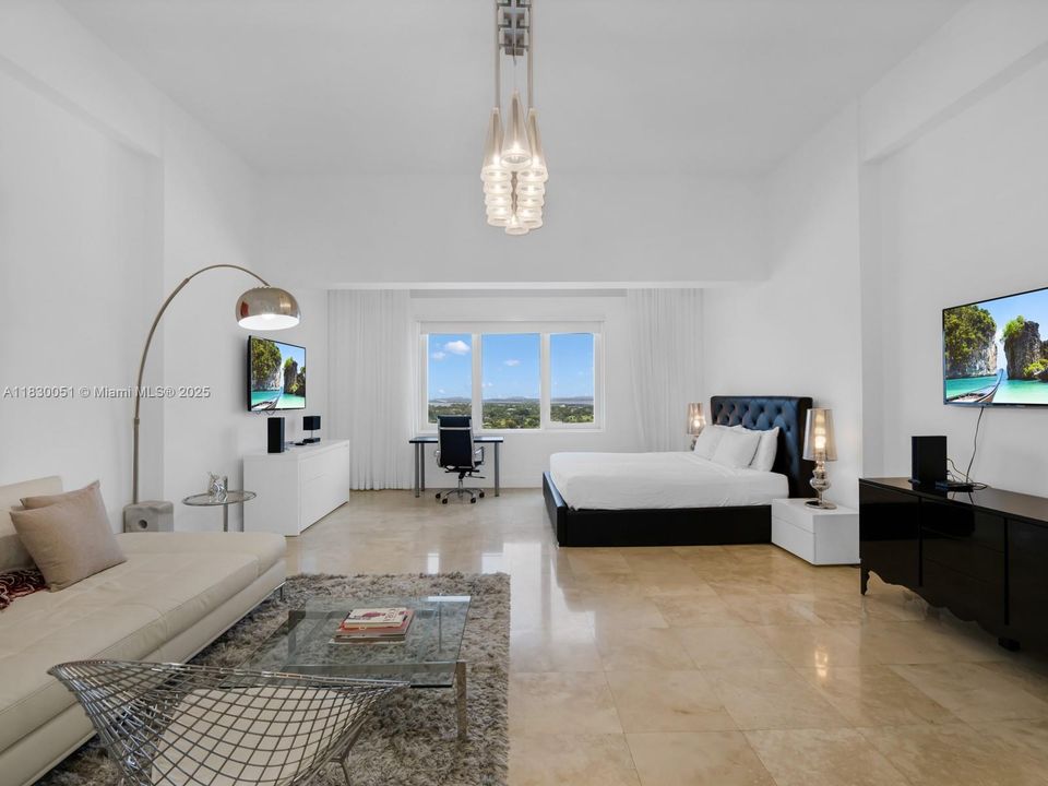 Active With Contract: $699,000 (0 beds, 1 baths, 760 Square Feet)