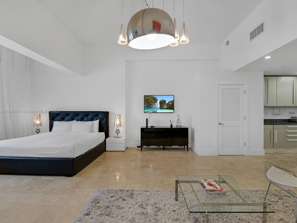 Active With Contract: $699,000 (0 beds, 1 baths, 760 Square Feet)