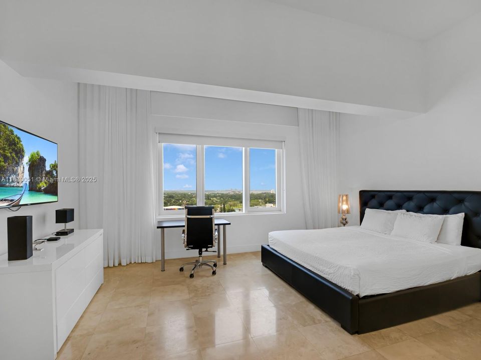 Active With Contract: $699,000 (0 beds, 1 baths, 760 Square Feet)