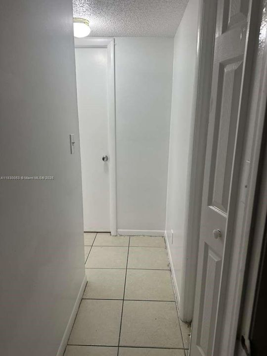 For Sale: $115,000 (1 beds, 1 baths, 704 Square Feet)