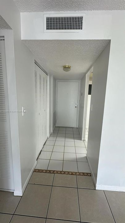 For Sale: $115,000 (1 beds, 1 baths, 704 Square Feet)