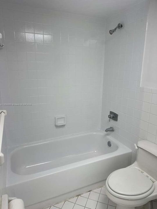 For Sale: $115,000 (1 beds, 1 baths, 704 Square Feet)