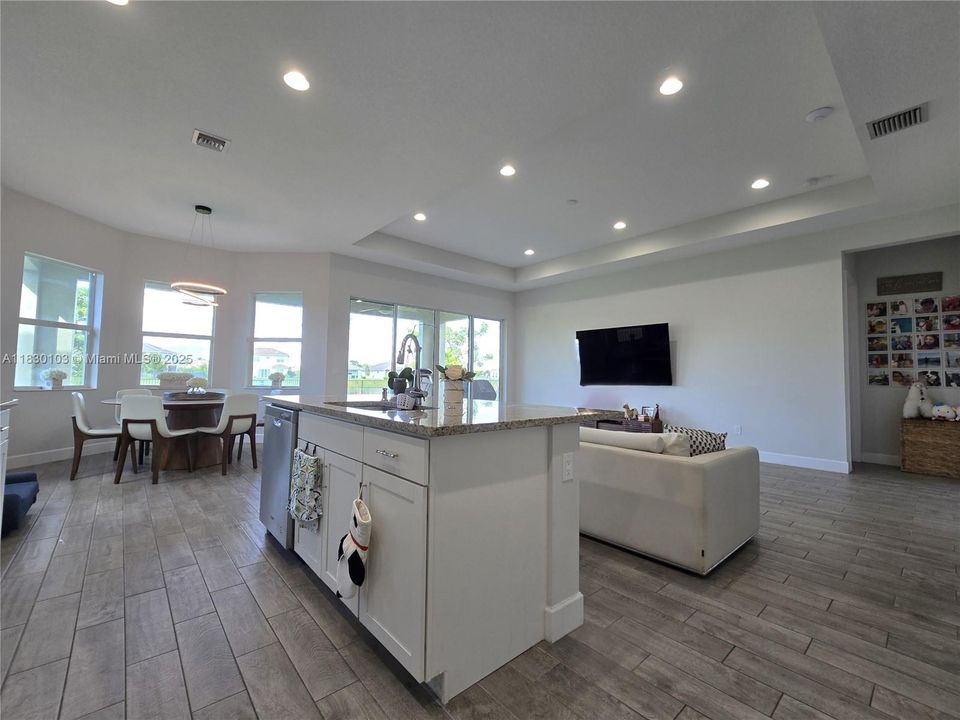 For Sale: $645,000 (3 beds, 2 baths, 1920 Square Feet)