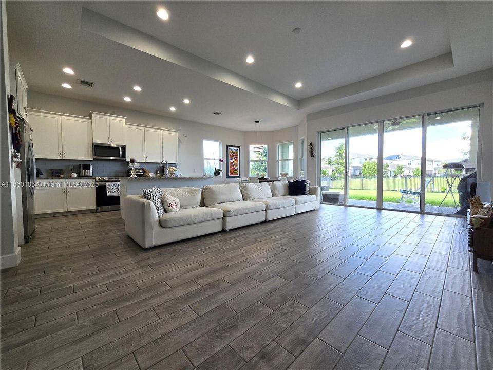 For Sale: $645,000 (3 beds, 2 baths, 1920 Square Feet)