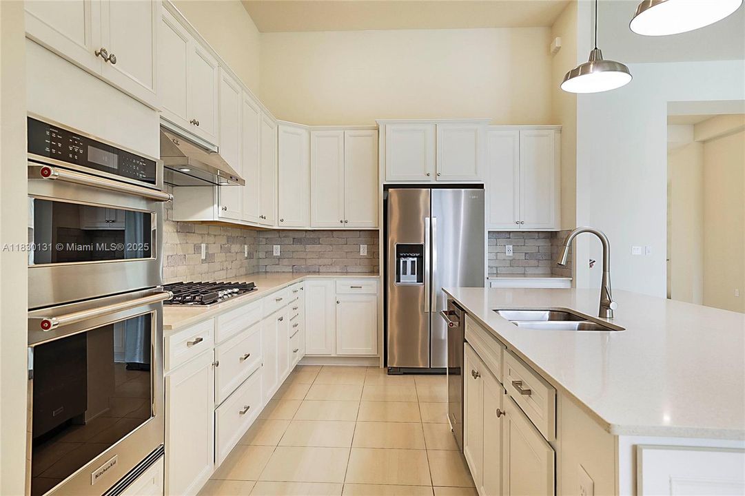 Recientemente alquilado: $6,250 (4 camas, 3 baños, 3073 Pies cuadrados)