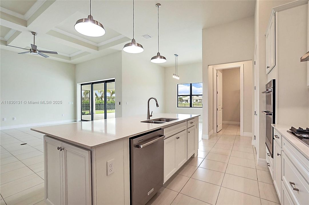 Recientemente alquilado: $6,250 (4 camas, 3 baños, 3073 Pies cuadrados)