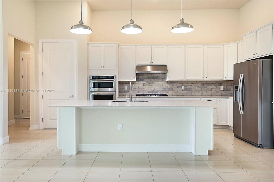 Recientemente alquilado: $6,250 (4 camas, 3 baños, 3073 Pies cuadrados)