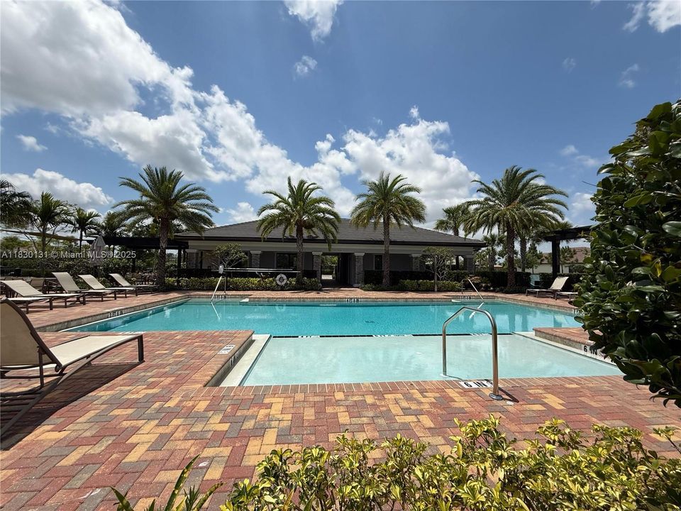 Recientemente alquilado: $6,250 (4 camas, 3 baños, 3073 Pies cuadrados)