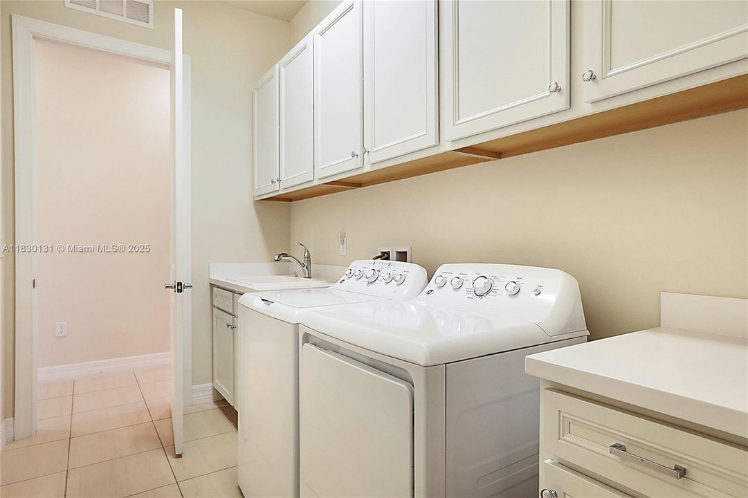 Recientemente alquilado: $6,250 (4 camas, 3 baños, 3073 Pies cuadrados)