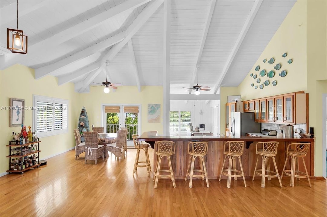 На продажу: $1,949,900 (3 спален, 2 ванн, 2159 Квадратных фут)