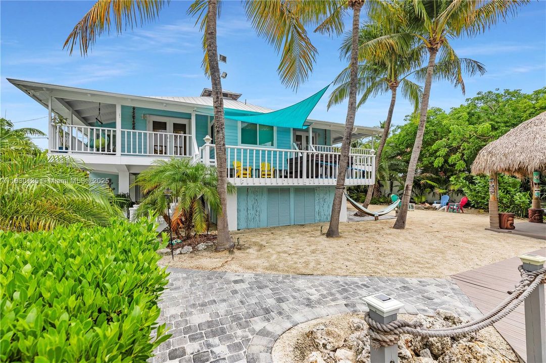 На продажу: $1,949,900 (3 спален, 2 ванн, 2159 Квадратных фут)