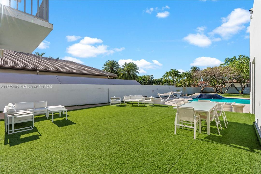 For Rent: $6,500 (5 beds, 4 baths, 4242 Square Feet)