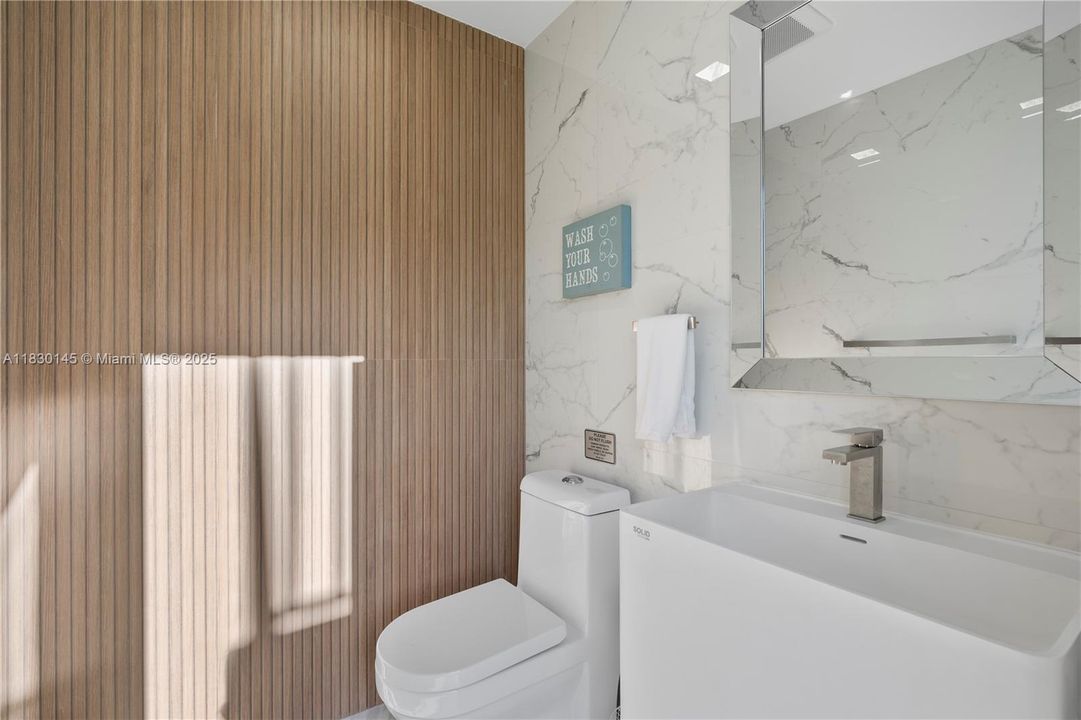 For Rent: $6,500 (5 beds, 4 baths, 4242 Square Feet)