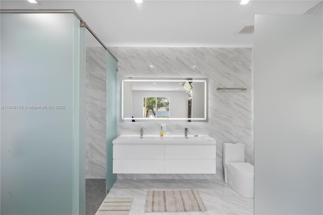 For Rent: $6,500 (5 beds, 4 baths, 4242 Square Feet)