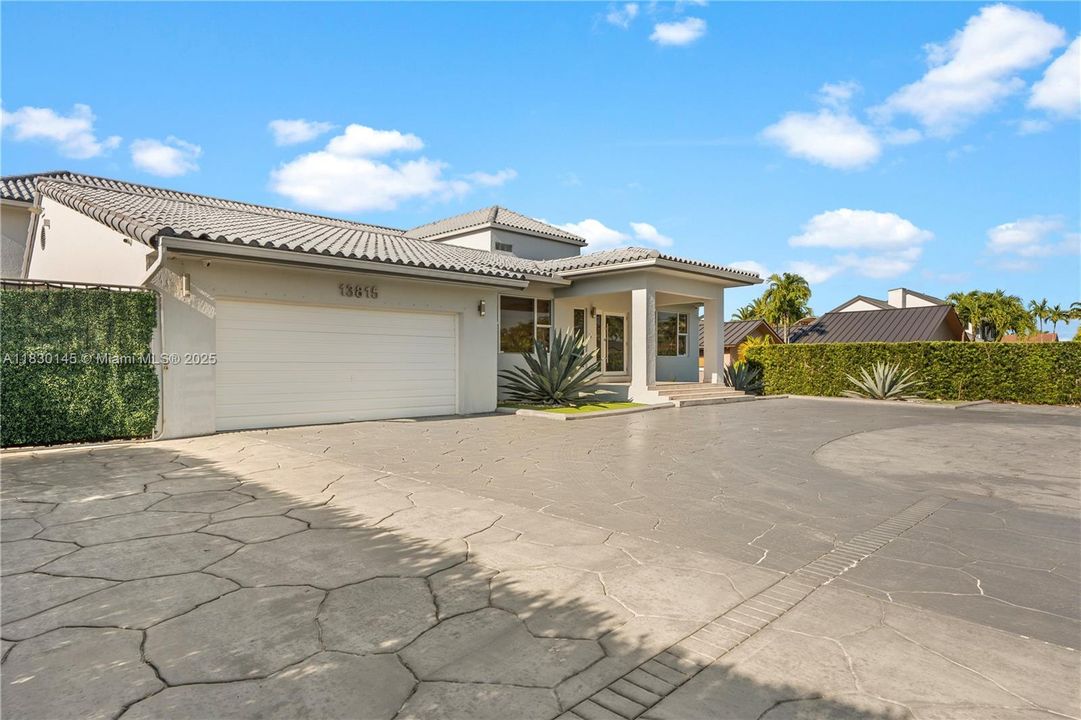 For Rent: $6,500 (5 beds, 4 baths, 4242 Square Feet)