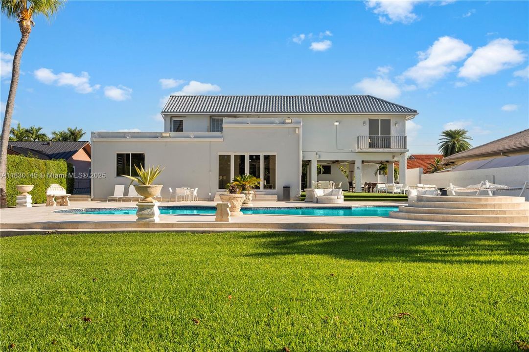 For Rent: $6,500 (5 beds, 4 baths, 4242 Square Feet)