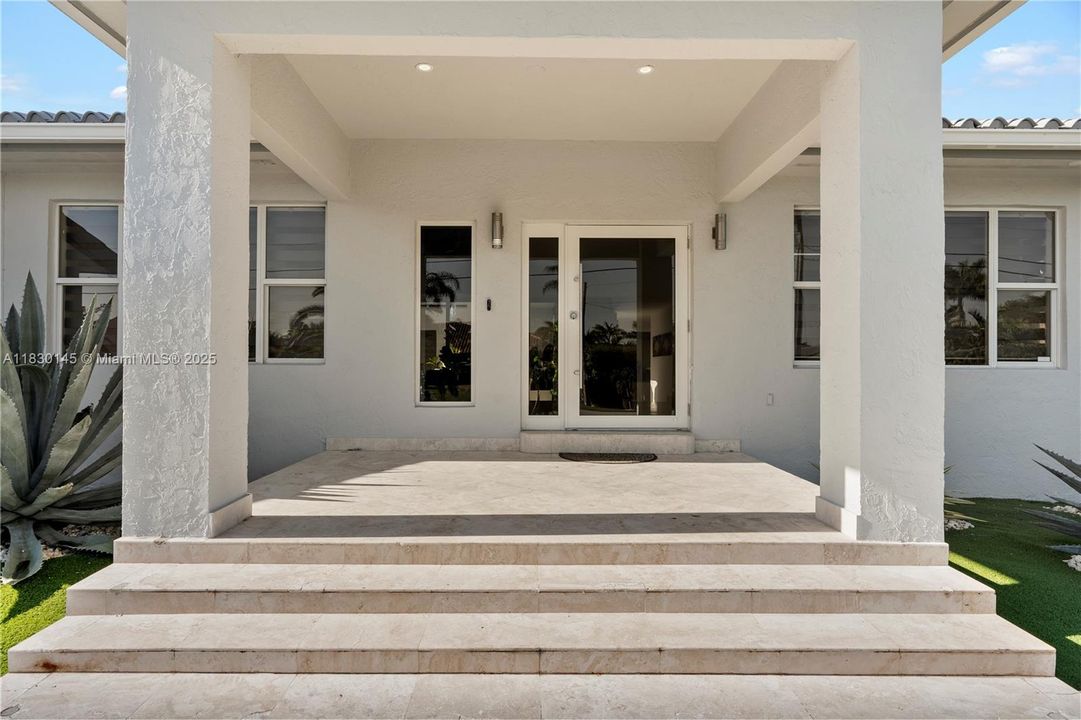 For Rent: $6,500 (5 beds, 4 baths, 4242 Square Feet)